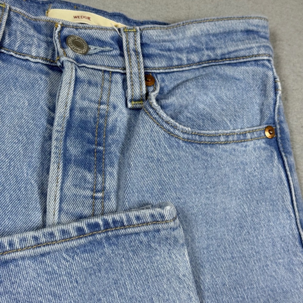 Levis Premium Wedgie Straight Jeans Womens 25 Light Wash Blue High Rise Denim